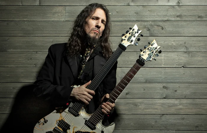 A banda que o ex-Guns N’ Roses Bumblefoot chama de “trilha de Satanás para um funeral”