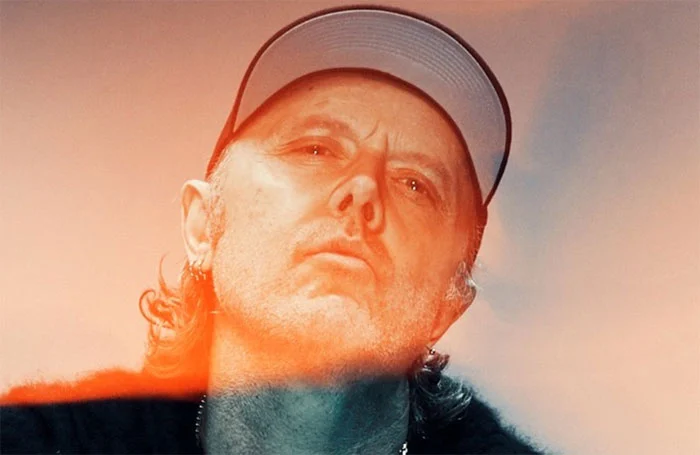 A primeira música que Lars Ulrich, do Metallica, tocou ao vivo