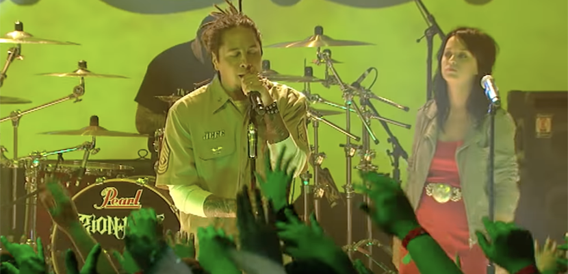 Antes de se tornar diva pop, Katy Perry se aventurou no nu metal cantando com P.O.D.