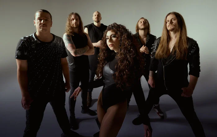Baixista conta como cantora brasileira se tornou vocalista do Battle Beast