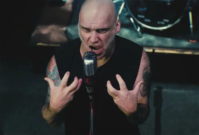 Blaze Bayley explica mudança de hábito e faz alerta para cantores