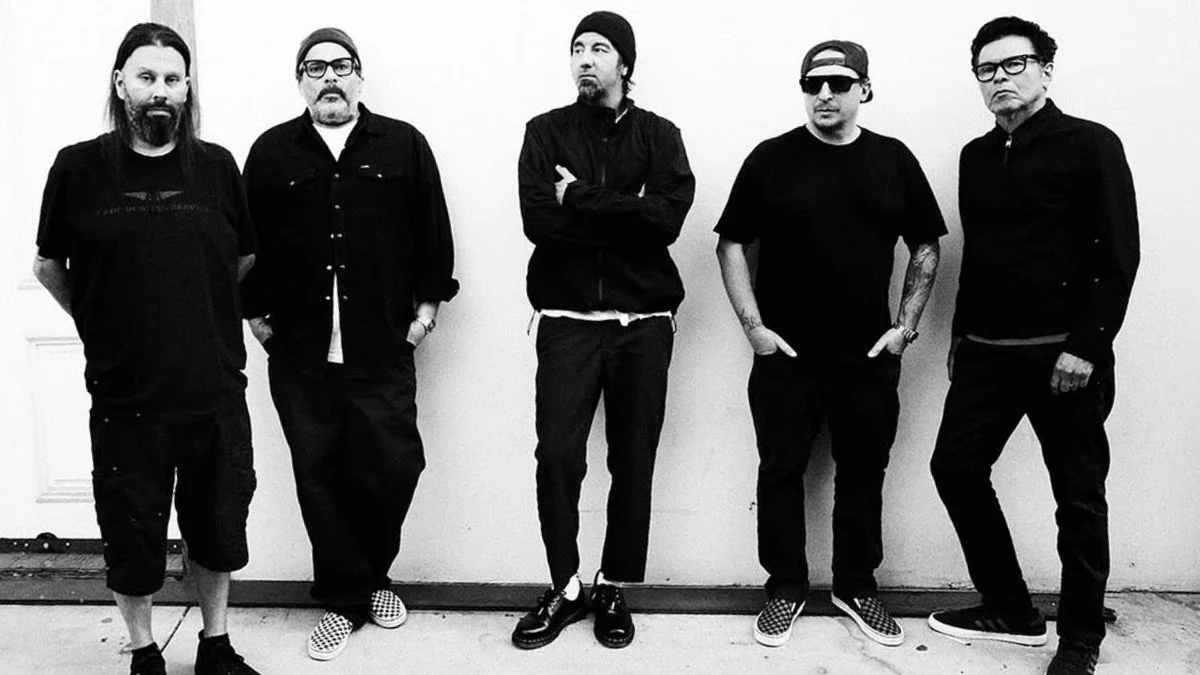 Deftones entrega show catártico para público morno em dia sold-out no Lollapalooza Brasil 
