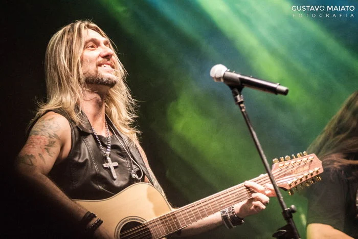 “Engraçado você conhecer essa, Rafa”: o hit de Edu Falaschi que Rafael Bittencourt adora