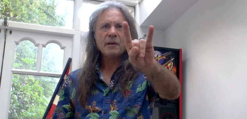 Ian Anderson (Jethro Tull) debochou da versão do Iron Maiden para Cross-Eyed Mary: “Parece que o cantor estava com dor”