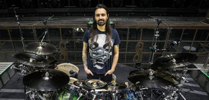 Jay Weinberg está vendendo alguns kits de bateria, máscaras e figurinos usados ​​em shows do Slipknot