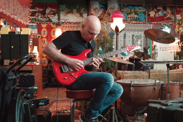 Joe Satriani conta como indicou Bumblefoot ao Guns N’ Roses