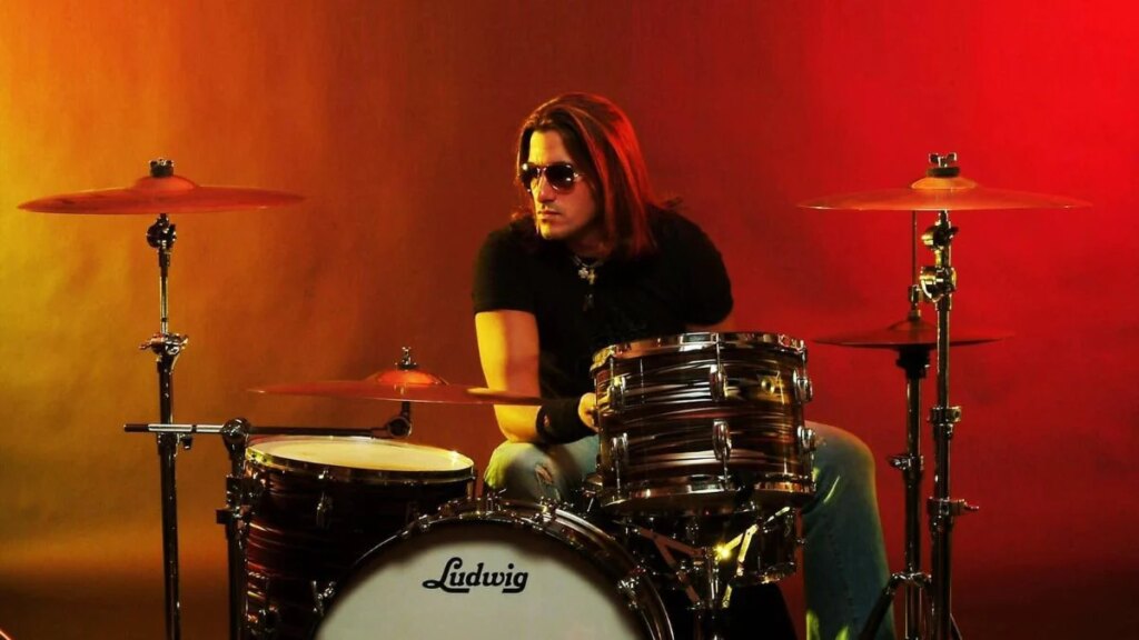 Joey Cassata explica convite para ser baterista do Twisted Sister