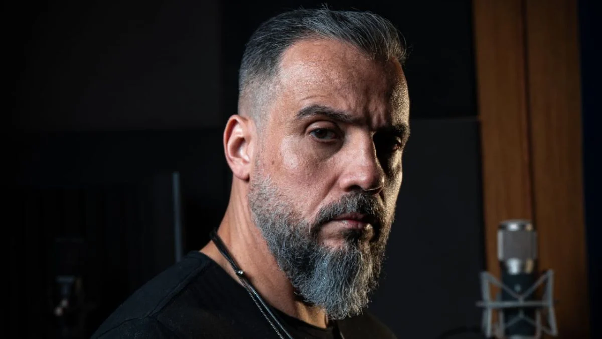 Leandro Caçoilo lança versão intensa de “What a Feeling”