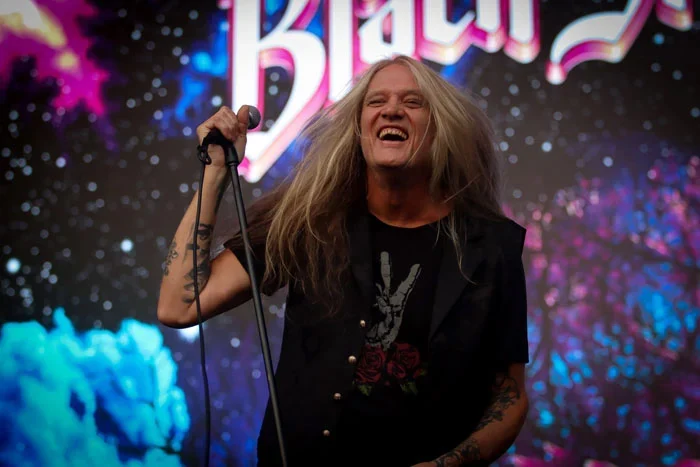 Paulo Baron revela bastidores da volta do Twisted Sister com Sebastian Bach