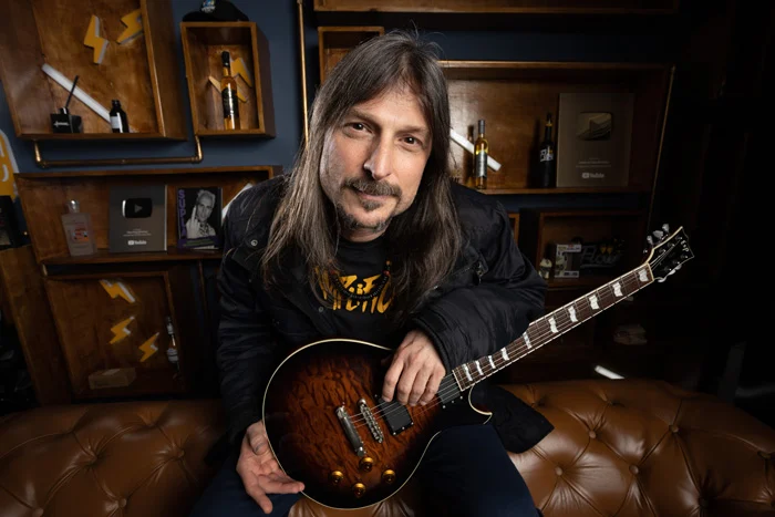 Rafael Bittencourt conta pela primeira vez a promessa que fez ao pai de Edu Falaschi