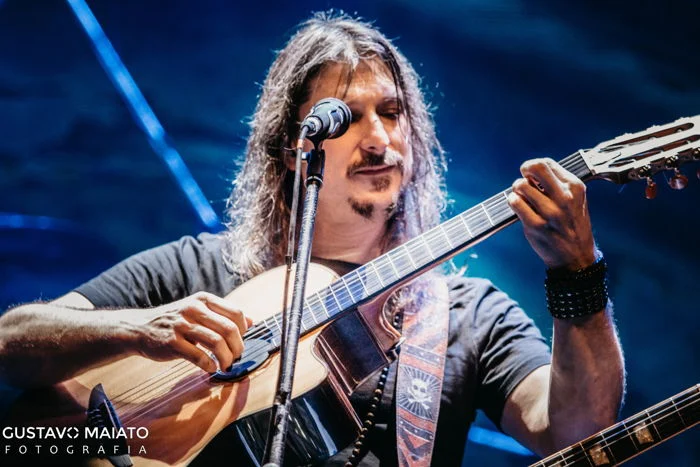 Rafael Bittencourt elogia Alírio Netto, novo vocalista do Angra; “Ele é perfeito”