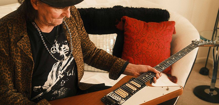 Richie Sambora recupera a guitarra Gibson Explorer 1976 roubada há 40 anos
