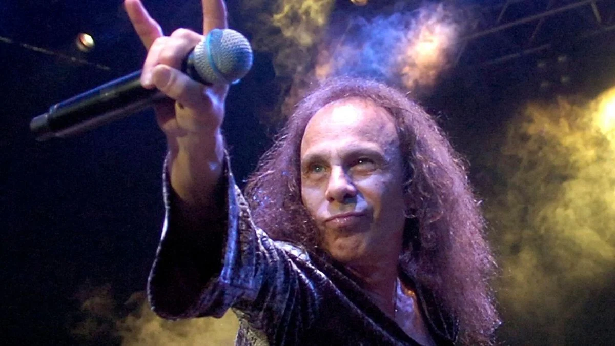 Ronnie James Dio gostava de compor enquanto via esportes, diz Wendy Dio