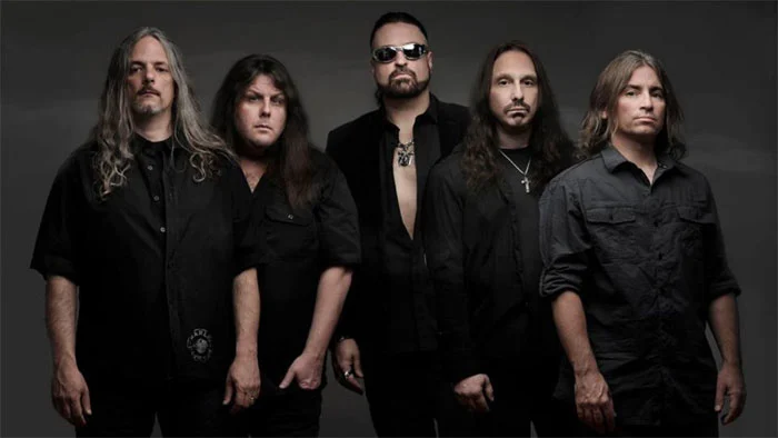 Russell Allen cita o “cientista maluco” do Symphony X ao justificar 10 anos sem novo álbum