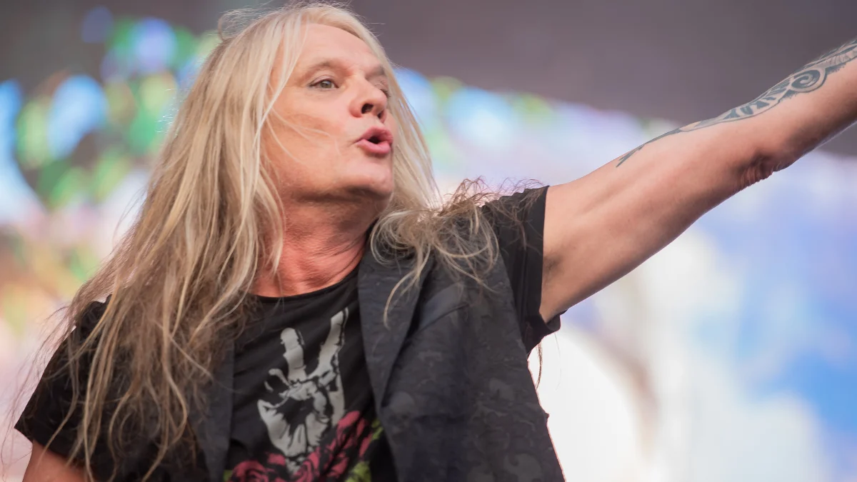 Sebastian Bach canta “I Wanna Rock”, do Twisted Sister, em show solo
