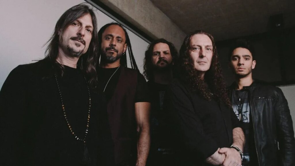 Show de reunião do Angra não incluía formação atual, diz Rafael Bittencourt