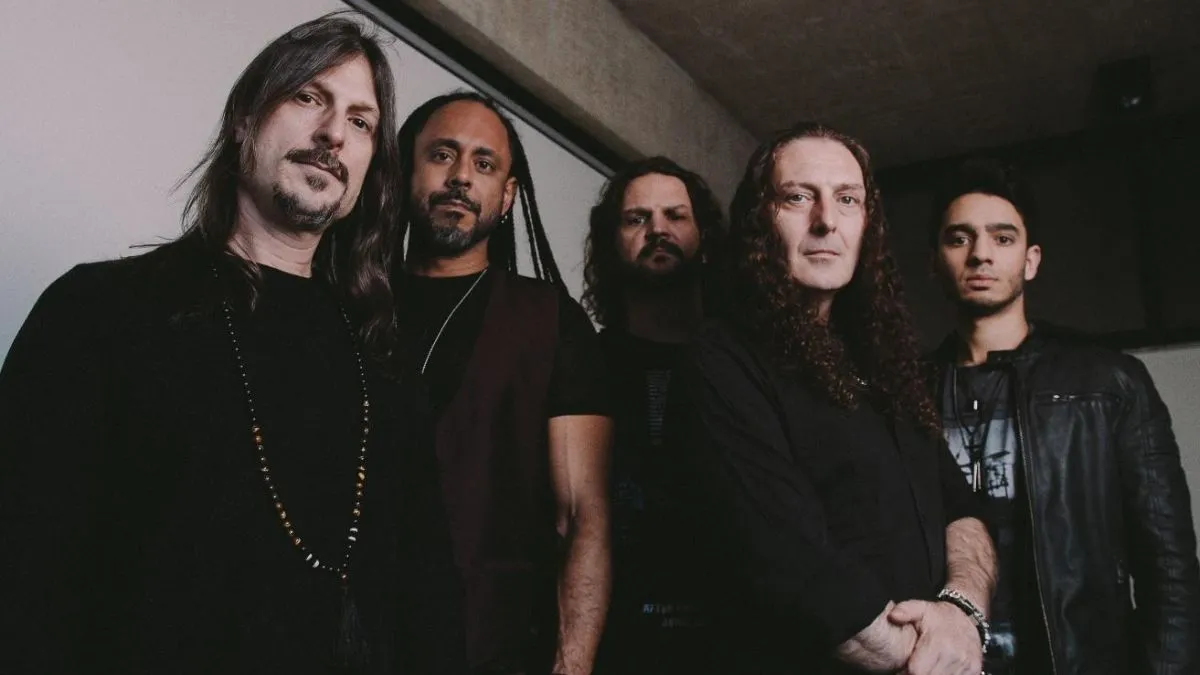 Show de reunião do Angra não incluía formação atual, diz Rafael Bittencourt