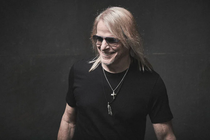 Steve Morse conta como é seguir tocando com caso severo de artrite
