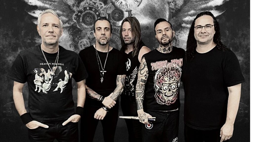 VIPER realiza sessão de autógrafos na Galeria do Rock neste sábado