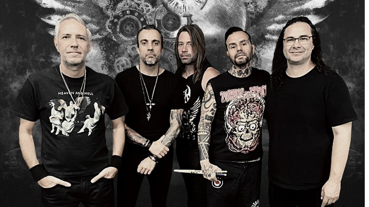 VIPER realiza sessão de autógrafos na Galeria do Rock neste sábado