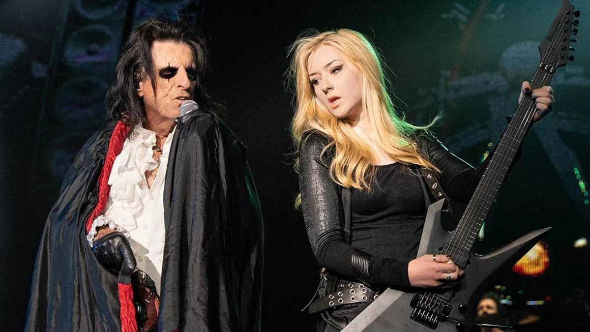 Alice Cooper anuncia nova guitarrista Anna Cara, substituta de Nita Strauss