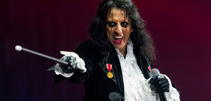 Alice Cooper faz cover de clássico do Nirvana em show de abertura da turnê de 2026