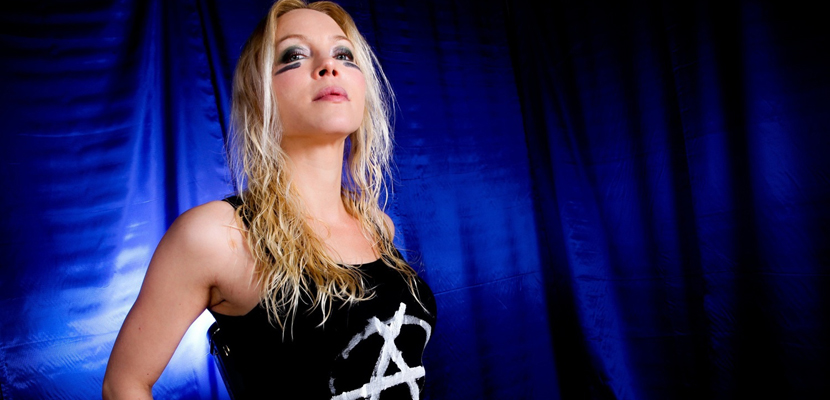 Arch Enemy: Angela Gossow chama a situação com Kiko Loureiro de ridícula e desnecessária