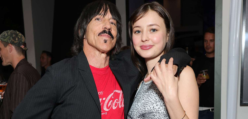 Namorada de Anthony Kiedis (Red Hot Chili Peppers) responde às críticas de que seria interesseira