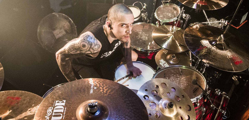 Eloy Casagrande exibe técnica apurada em performance de Means To An End, do Sepultura