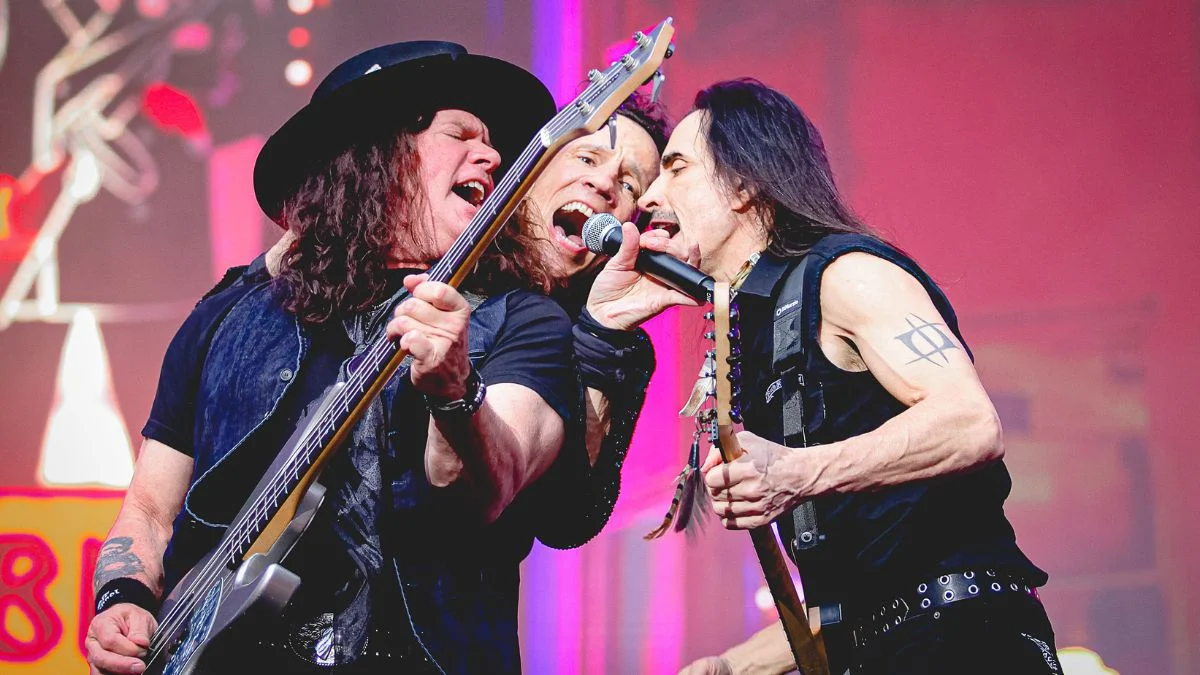 Extreme incendeia Monsters of Rock 2026 com show técnico e repleto de hits