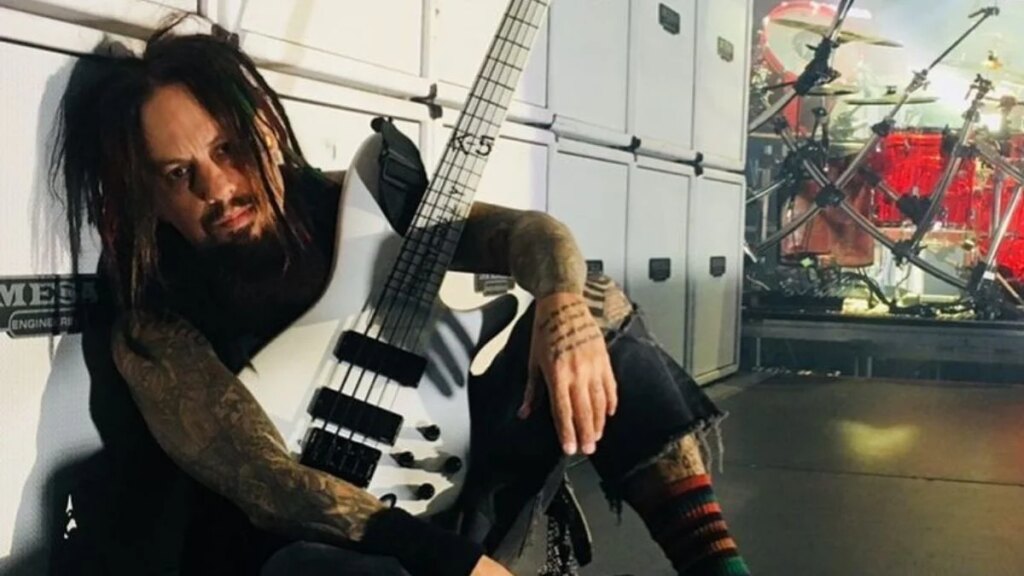 “Fieldy” revela que falta de vacina contra a COVID-19 o afastou do Korn