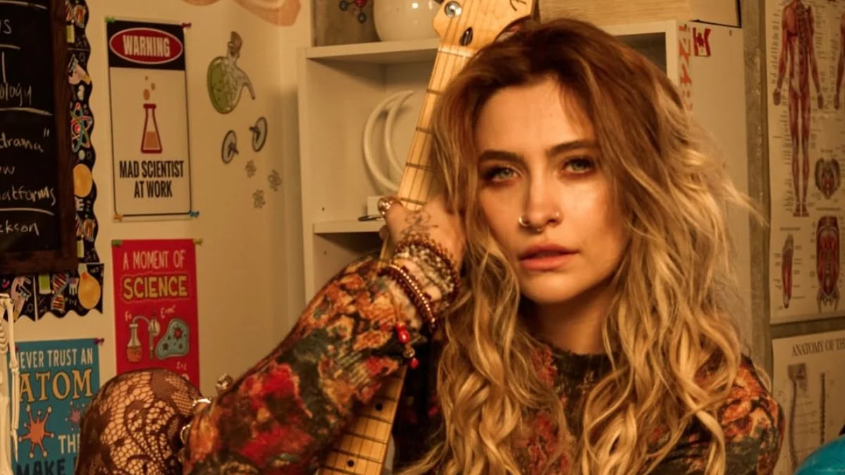 Filha de Michael Jackson abraça o grunge no single “Teenage Drama”