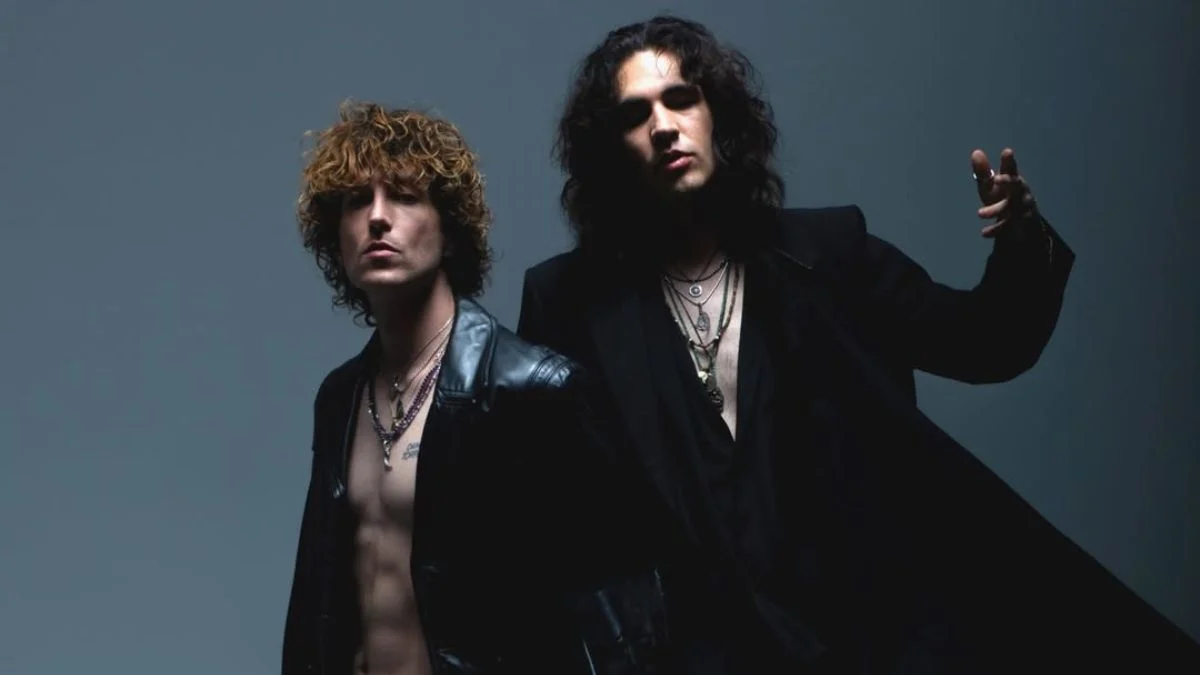 Filhos de integrantes do KISS fazem estreia ao vivo e anunciam primeiro álbum