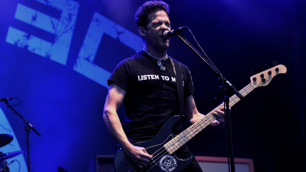 Jason Newsted saiu do Metallica para tratar vício: “Pedi um tempo e eles disseram não”