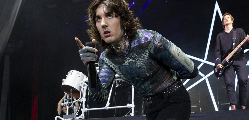 Oli Sykes é atingido na cabeça por um celular durante show do Bring Me the Horizon
