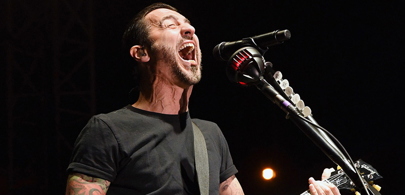 Sully Erna acha religião uma palavra pejorativa e traça divisão com a espiritualidade