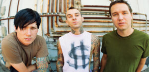 Blink-182 celebra os 25 anos de Take Off Your Pants and Jacket com edição especial e faixas inéditas