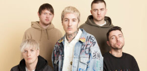Bring Me The Horizon cancelou show em festival por medo de outra banda: “Iam raspar nosso cabelo e nos bater”