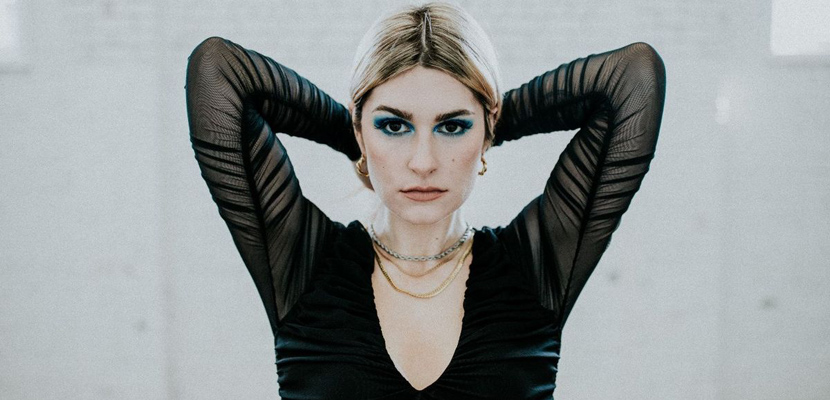 Courtney LaPlante (Spiritbox) joga a real sobre como o dinheiro e a falta de talento andam juntos na indústria da música