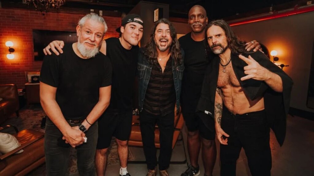 Dave Grohl participa do show de despedida do Sepultura em Los Angeles