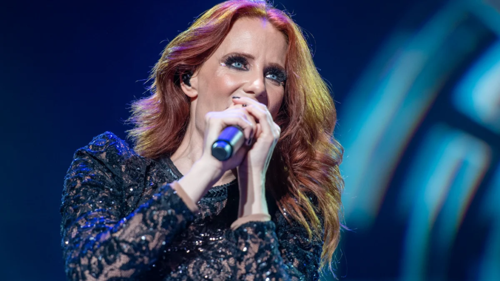 Epica promete show especial no Brasil após excluir país da turnê latino-americana