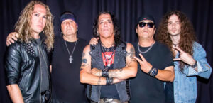 “Eu não misturo política ou religião com música; você começa a criar inimigos”, afirma Stephen Pearcy (Ratt)