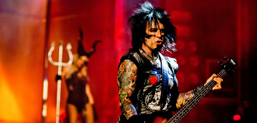 Nikki Sixx parte para cima de Shannon Larkin para defender a honra do Mötley Crüe