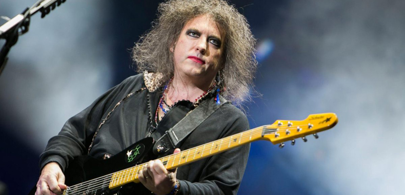 Robert Smith (The Cure) parte para cima do show do intervalo da Copa do Mundo: “Pão e circo”