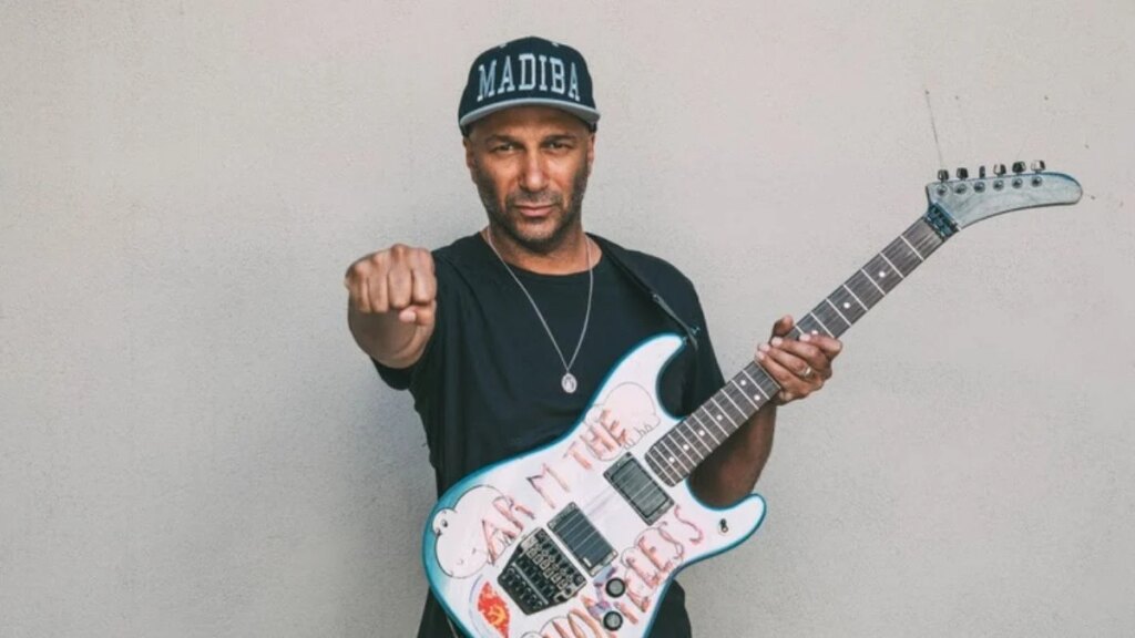 Tom Morello cancela turnê após sua mãe, de 102 anos, ser internada