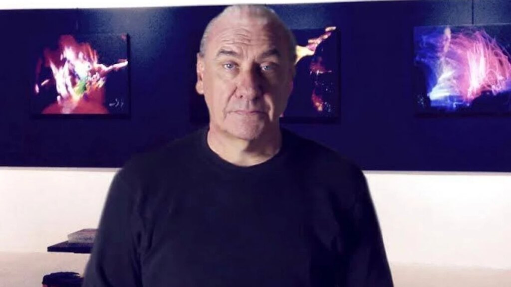 Bill Ward do Black Sabbath publica nota e imagem sobre uso de cadeira de rodas
