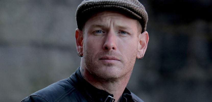Corey Taylor (Slipknot) afirma que não confia nas religiões organizadas, mas ora antes dos shows
