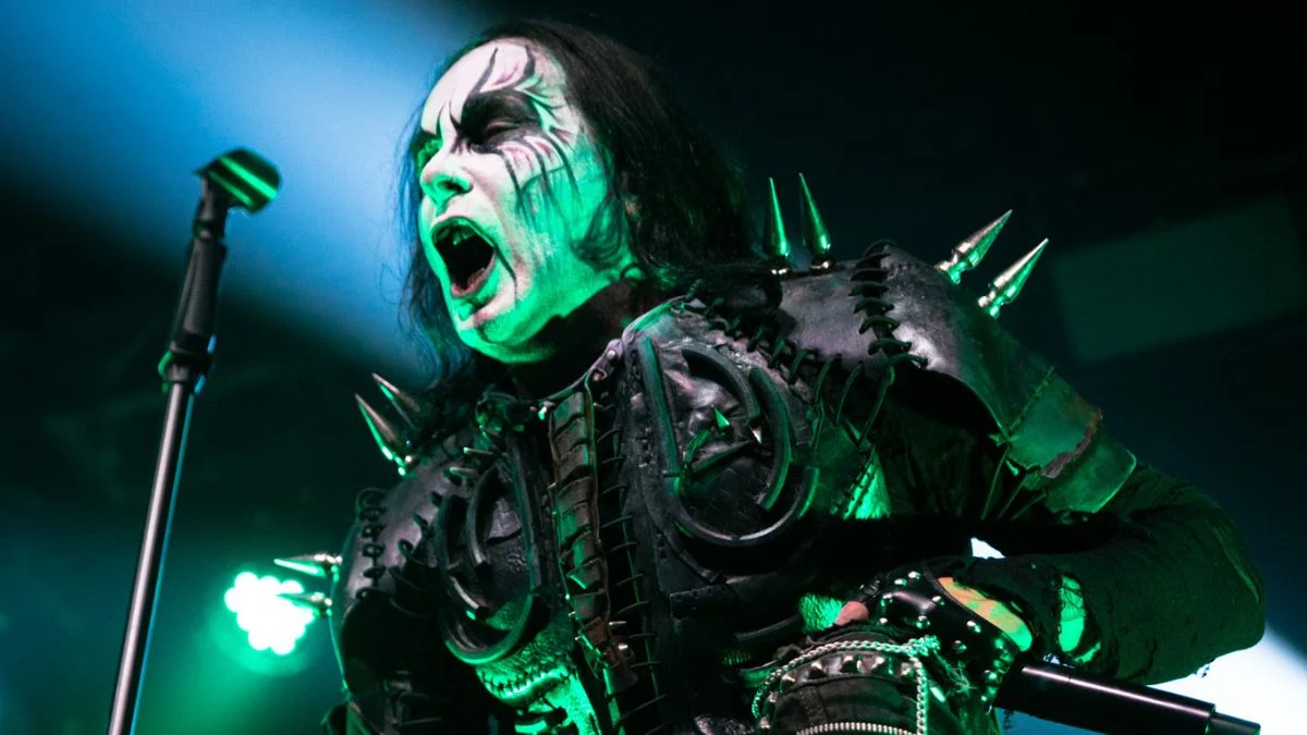 Dani Filth nega acusações de ex-integrantes contra Cradle of Filth