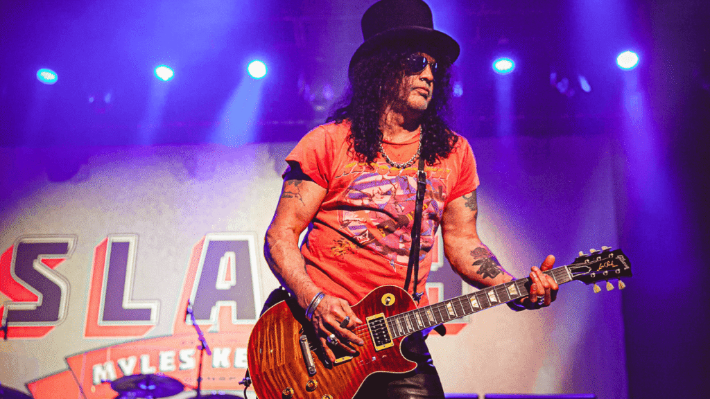 Descontente com política dos EUA, Slash pensa em voltar a morar no Reino Unido