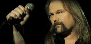 Jørn Lande celebra parceria com Tony Iommi no trabalho From The Dark